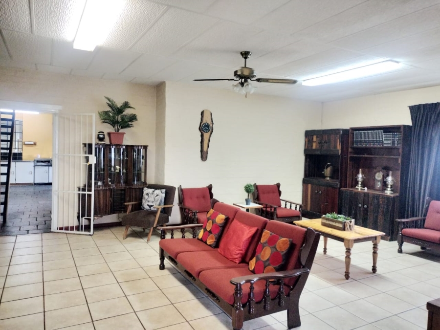 6 Bedroom Property for Sale in Ladybrand Free State